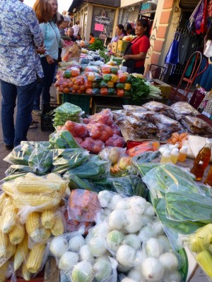 P1110945 street market